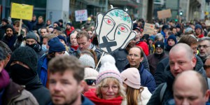 Covid-19 : à Bruxelles, plusieurs milliers de manifestants contre les restrictions sanitaires