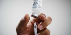 Covid-19 : les plus de 80 ans éligibles à une quatrième dose de vaccin, annonce Jean Castex