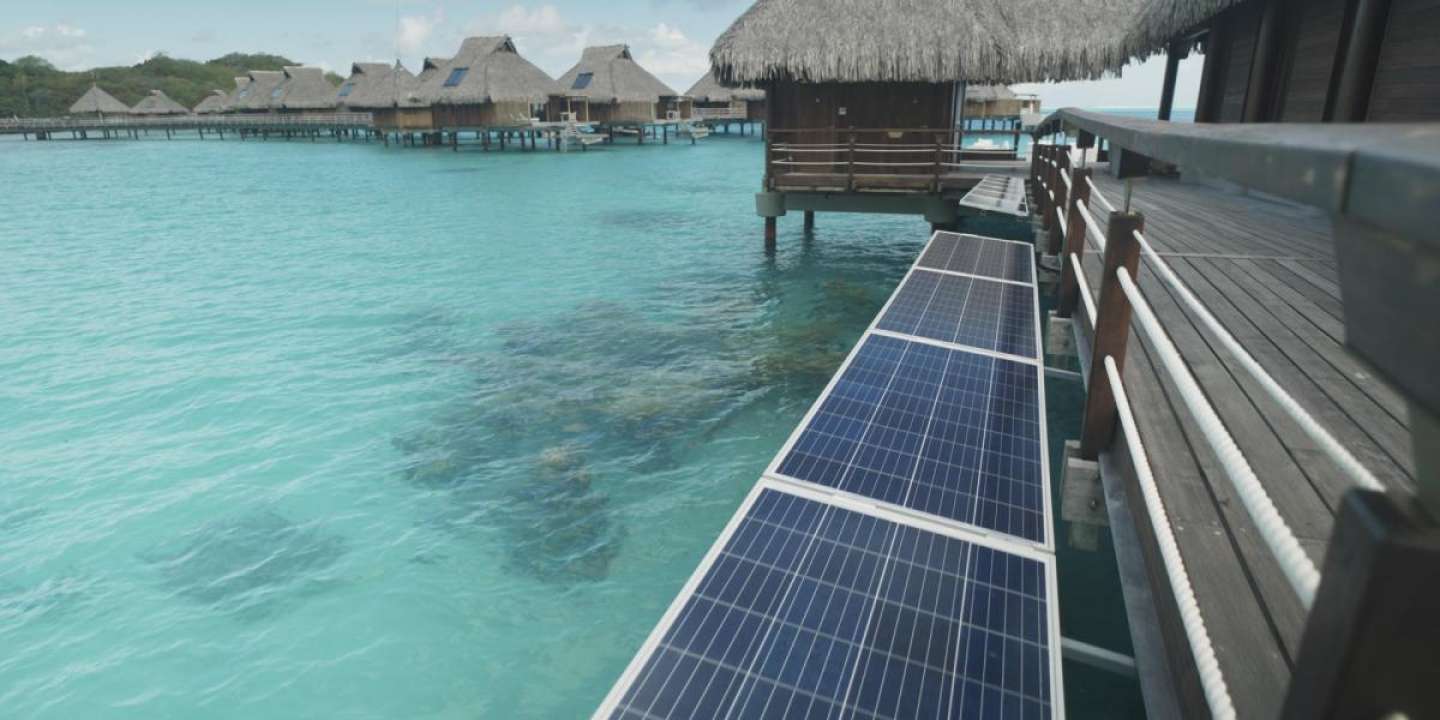 « Bora Bora, le laboratoire du futur », sur France 3 et 1ère : pour protéger ses richesses, le lagon turquoise vire au vert