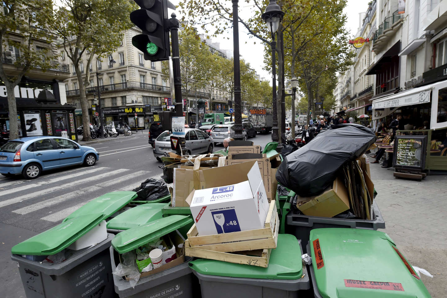 En pleine canicule, la grève d’une partie des conducteurs de camions poubelles continue à Paris