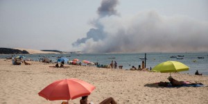 « Ce feu, c’est un monstre » En Gironde, pompiers et habitants en proie à des incendies historiques