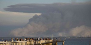 Incendies : les pompiers toujours à la lutte en Gironde, le feu fixé près d’Avignon