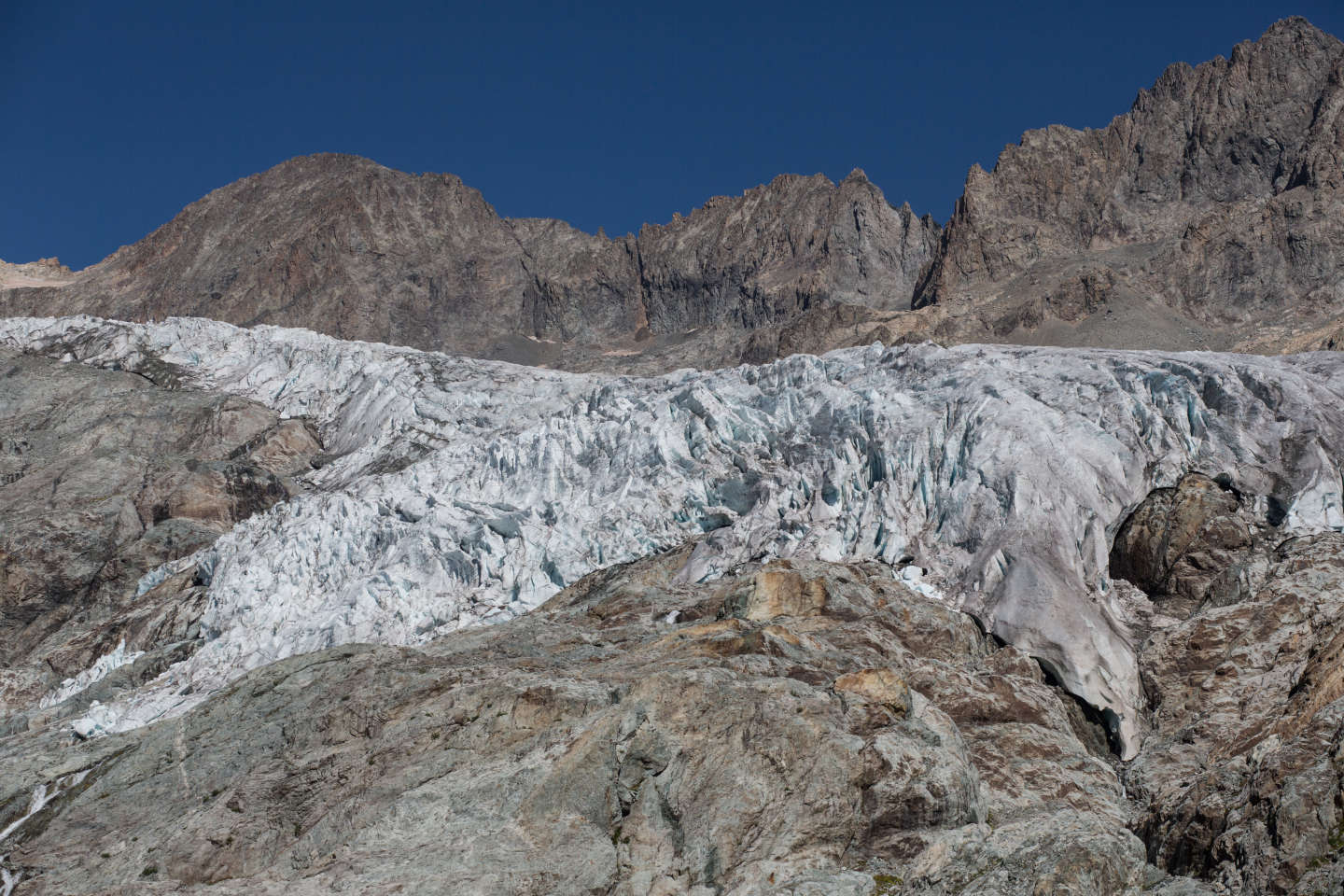 Dans le massif des Ecrins, le glacier Blanc, un géant en sursis