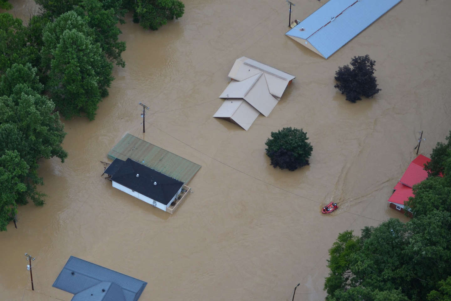 Etats-Unis : le bilan provisoire des inondations dans le Kentucky monte à 37 morts