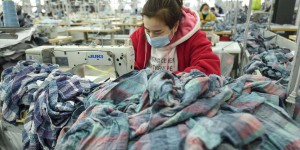 « Face à la pollution de l’industrie textile, il faut acheter le moins de vêtements possible »