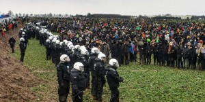 En Allemagne, des affrontements ont opposé policiers et manifestants écologistes à Lützerath