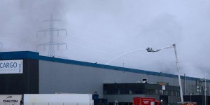 Rouen : l’incendie du site de Bolloré Logistics circonscrit, pas de risques selon le préfet