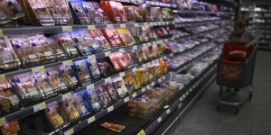 Marges, présentation en rayon, manque de transparence : comment les supermarchés pèsent lourdement sur notre empreinte climatique