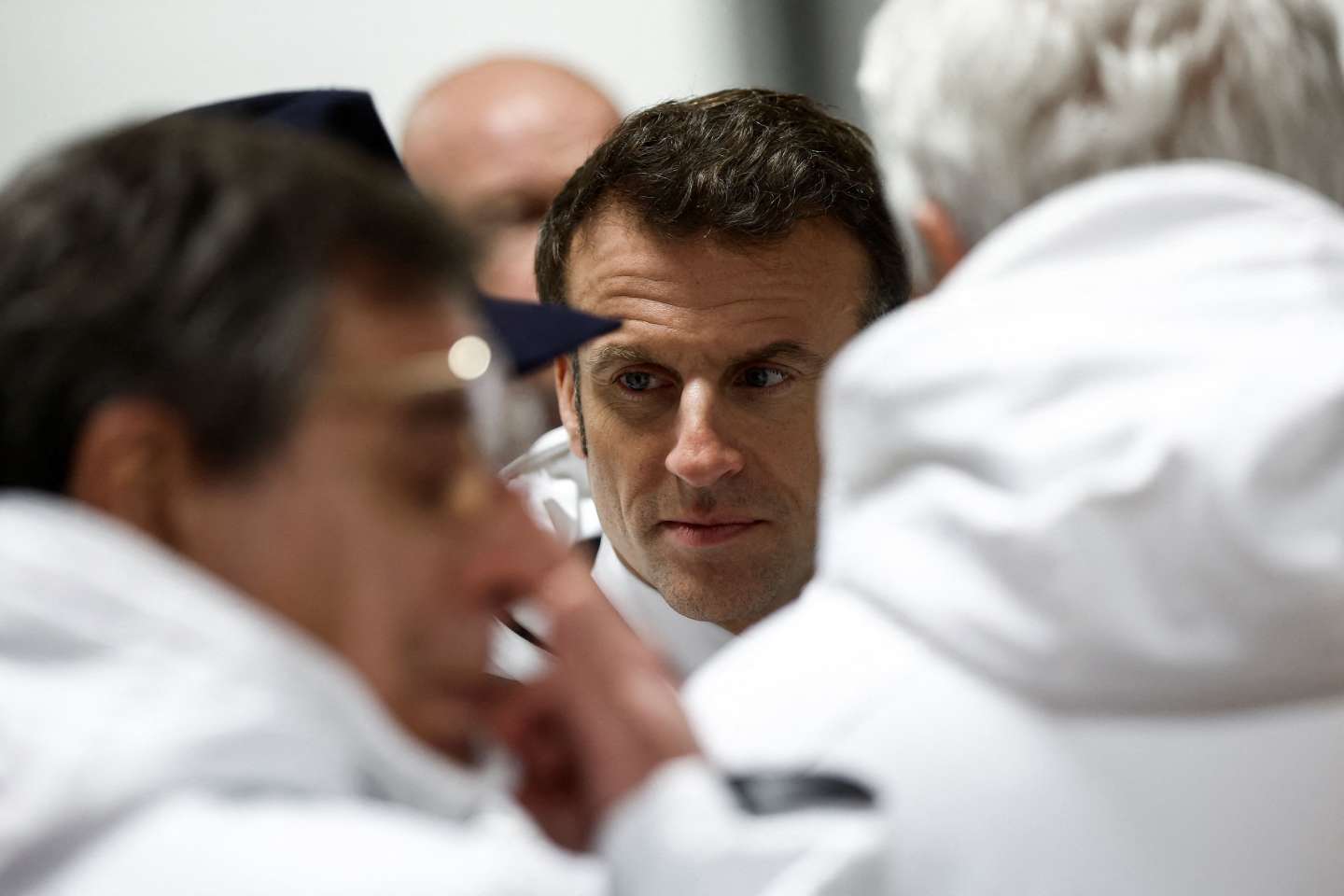 Remise sur l’essence : Emmanuel Macron demande à « finaliser le dialogue » pour de nouvelles ristournes à la pompe
