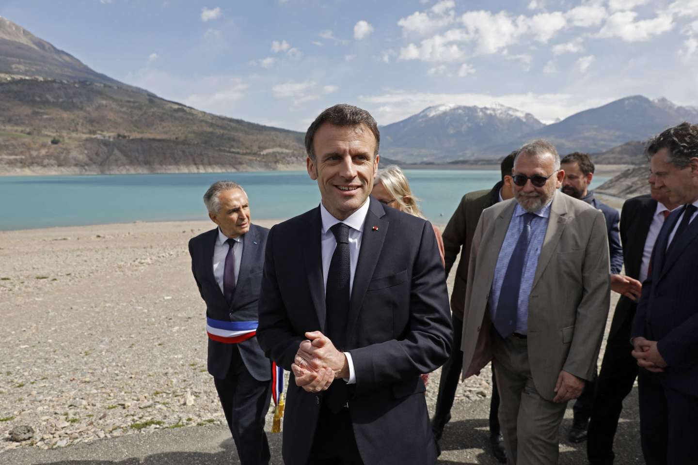 Pour Emmanuel Macron, un déplacement dans les Hautes-Alpes loin des manifestants