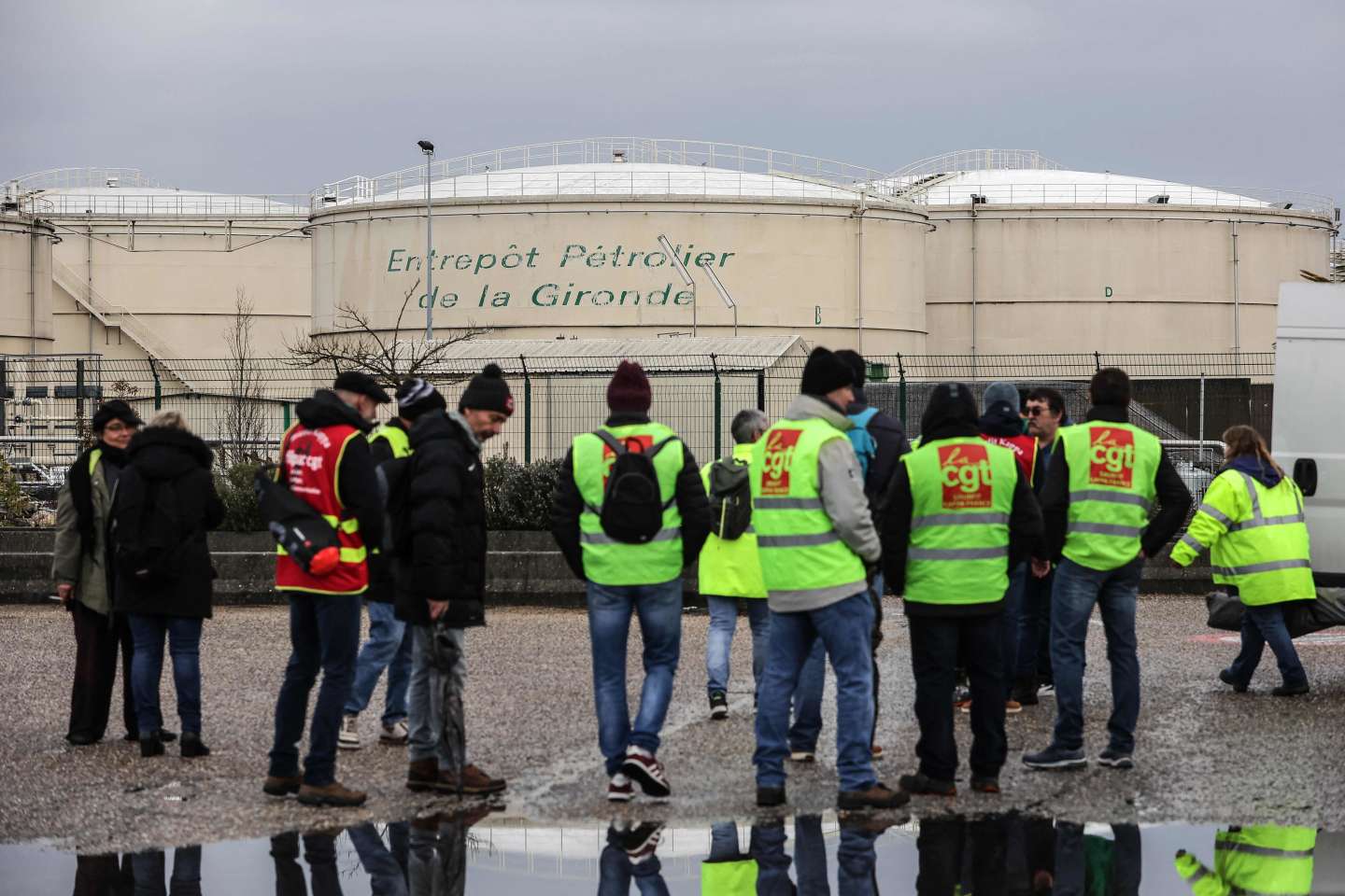 Les expéditions de carburant toujours bloquées dans les raffineries en France en raison de la grève