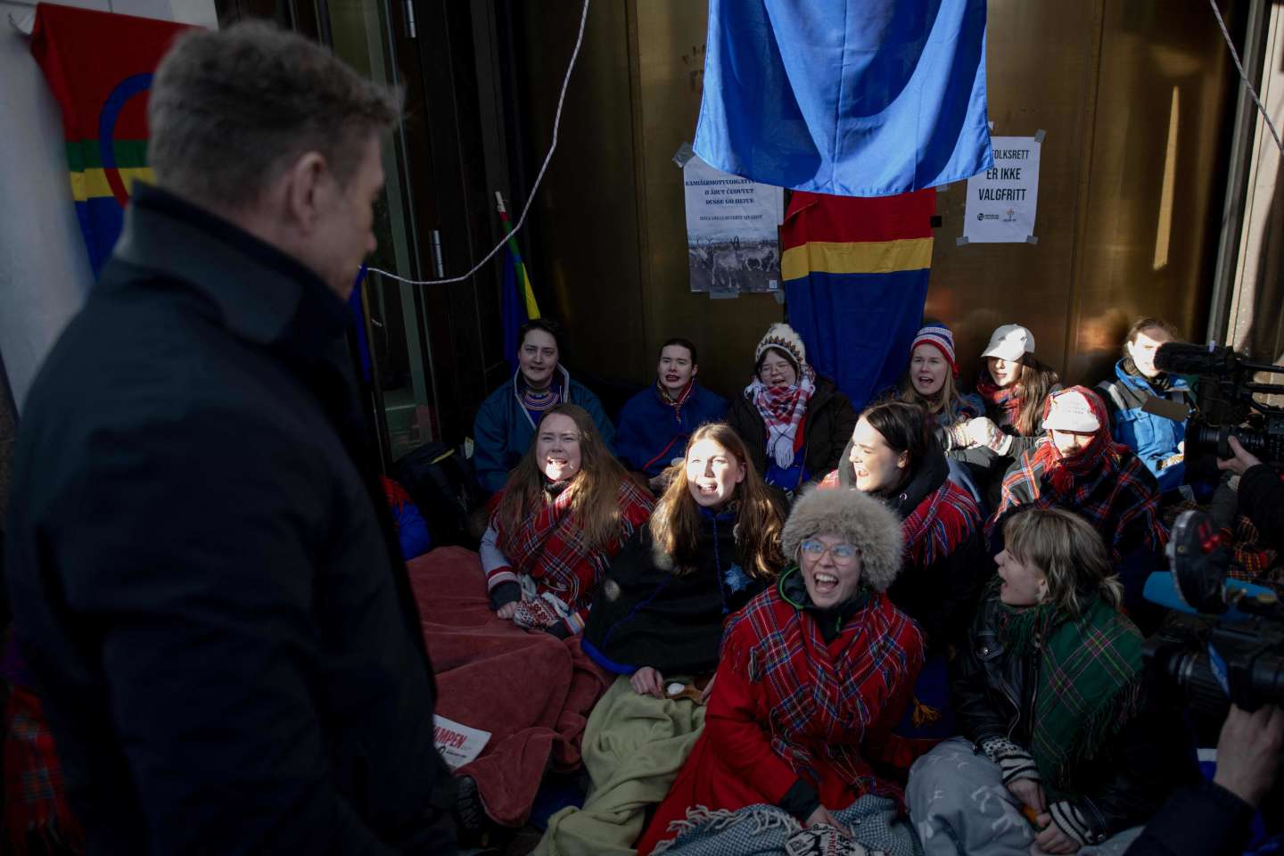 A Oslo, des jeunes Samis se mobilisent pour réclamer le démantèlement de deux parcs éoliens