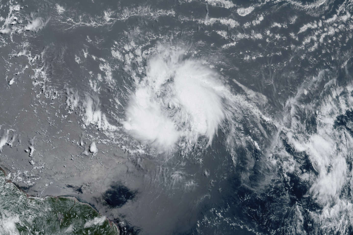 La tempête tropicale Bret s’éloigne de la Martinique, qui redescend en vigilance orange