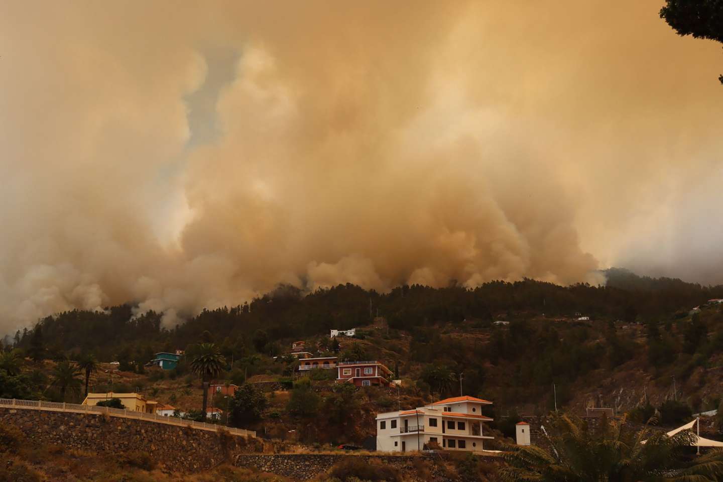 Incendies sur l’île de La Palma : 5 000 hectares détruits dans l’archipel espagnol des Canaries, les pompiers aidés par la baisse des températures