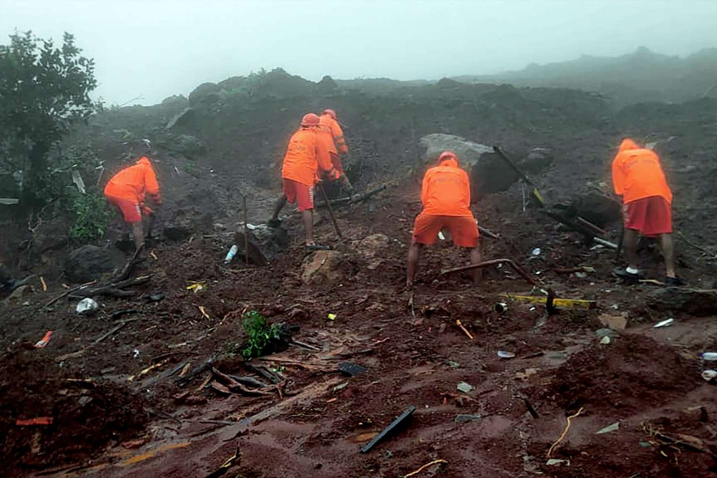 En Inde, au moins 27 morts et 50 disparus dans un glissement de terrain