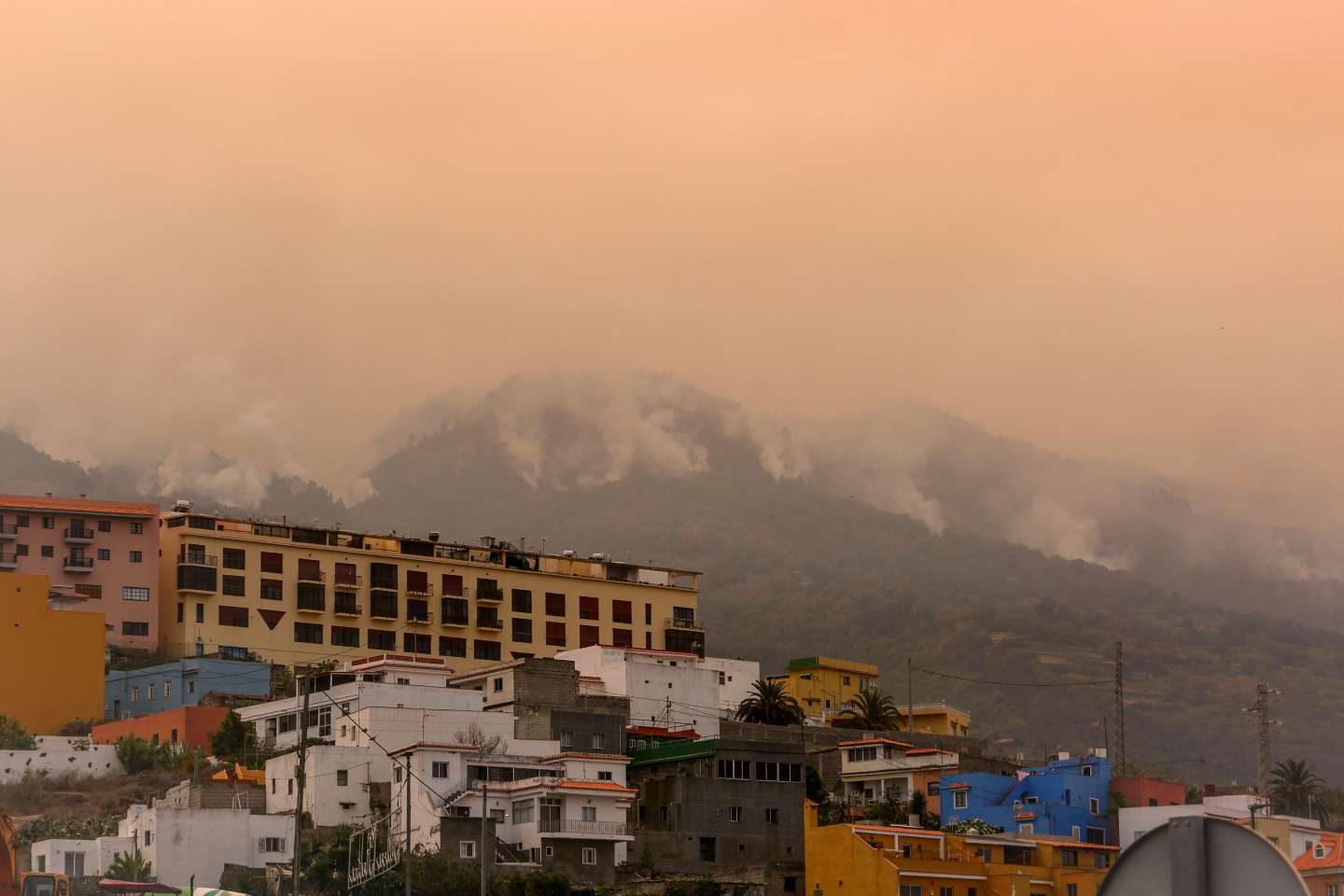 Canaries : plus de 26 000 évacuations à Tenerife, l’incendie toujours en cours