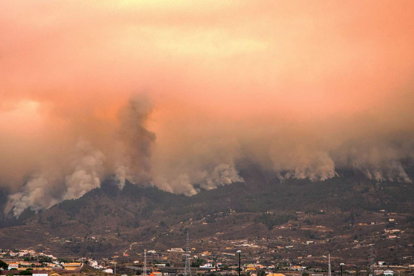 Espagne : l’incendie à Tenerife a brûlé près de 4 000 hectares