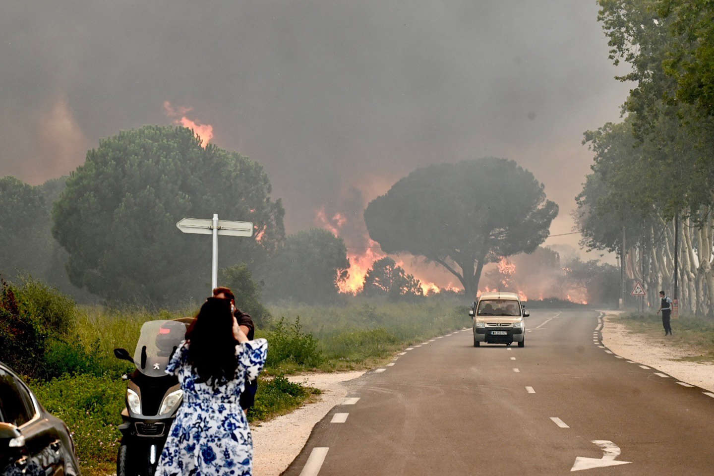 Incendie : dans les Pyrénées-Orientales, plus de trois mille personnes évacuées de campings, des centaines d’hectares brûlés