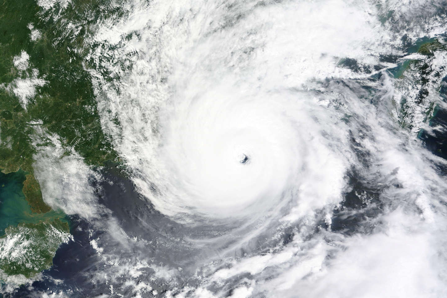 Chine : les images du passage du typhon Saola à Hongkong et Shenzhen
