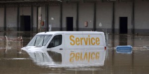 En Grèce, opération de sauvetage de villageois bloqués par des inondations en Thessalie