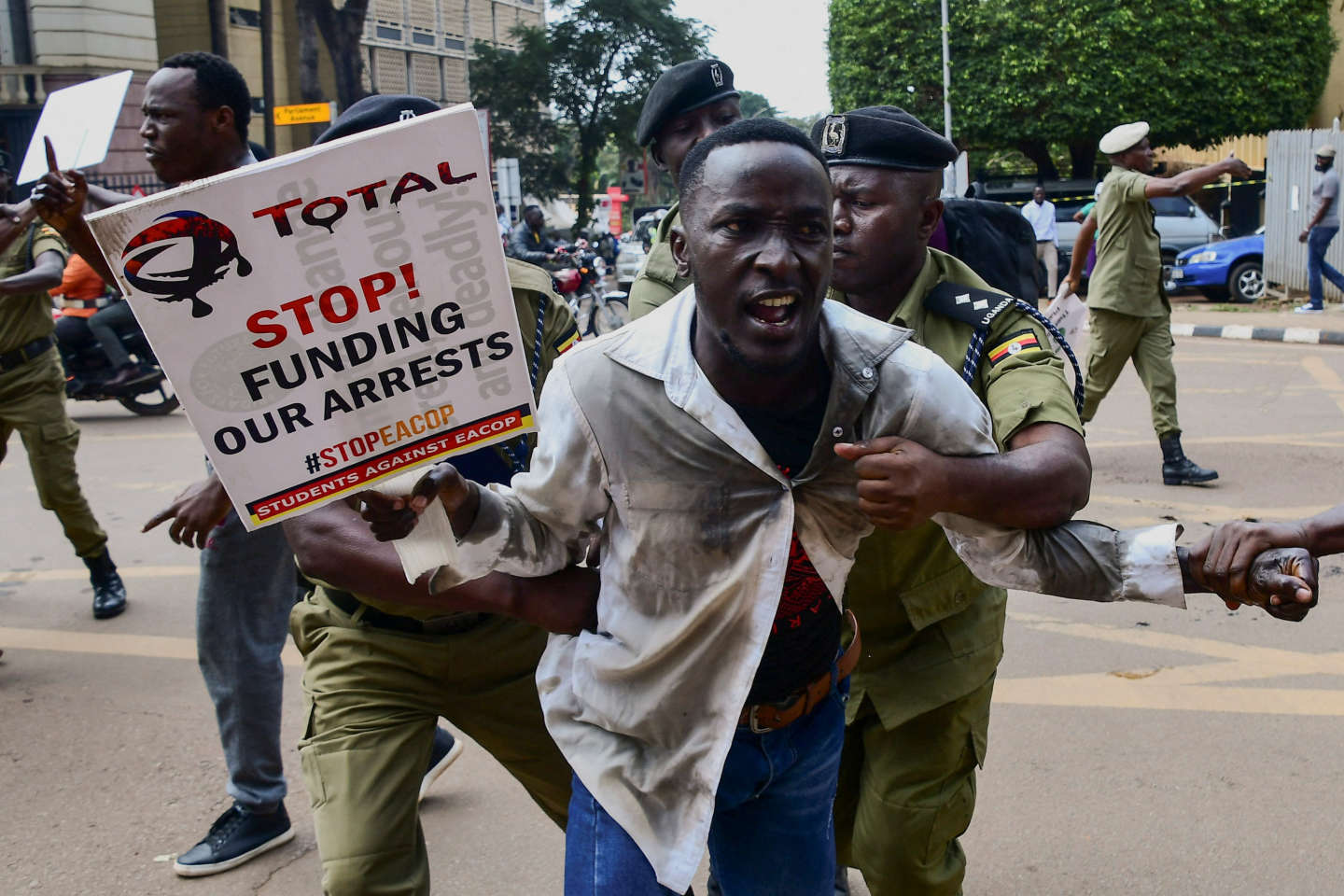 En Ouganda, la répression contre les opposants au projet de TotalEnergies se poursuit
