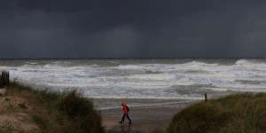 En direct, tempête Ciaran : des rafales à près de 200 km/h en Bretagne, toute circulation est interdite dans le Finistère