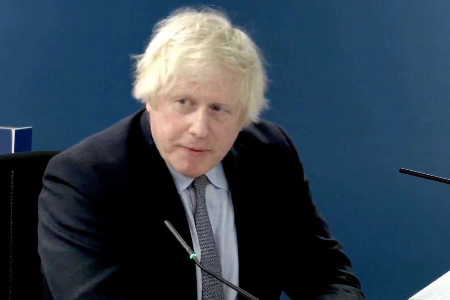 Boris Johnson présente ses excuses aux familles des victimes du Covid-19