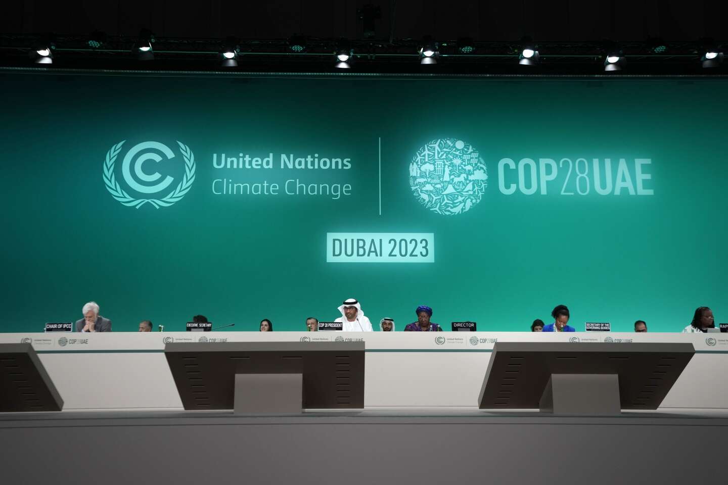 A la COP28, premières promesses et négociations diplomatiques face à la crise climatique