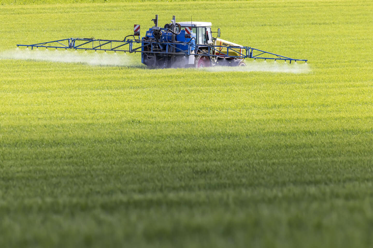 Les parlementaires se penchent sur l’incapacité des pouvoirs publics à contrôler l’usage des pesticides