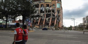 Les Philippines mettent en garde contre un « tsunami destructeur » après un puissant séisme