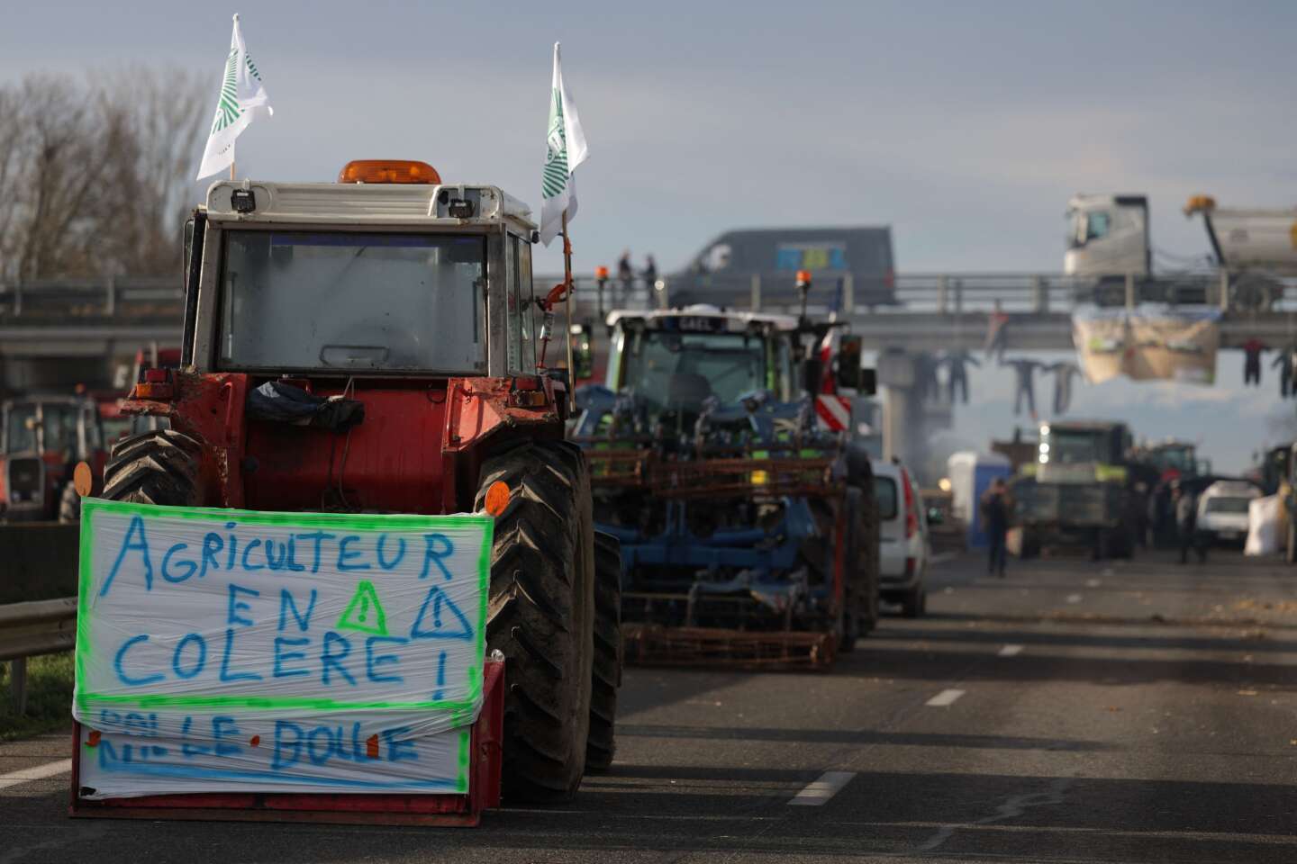 Agriculteurs en colère : les images des blocages en France