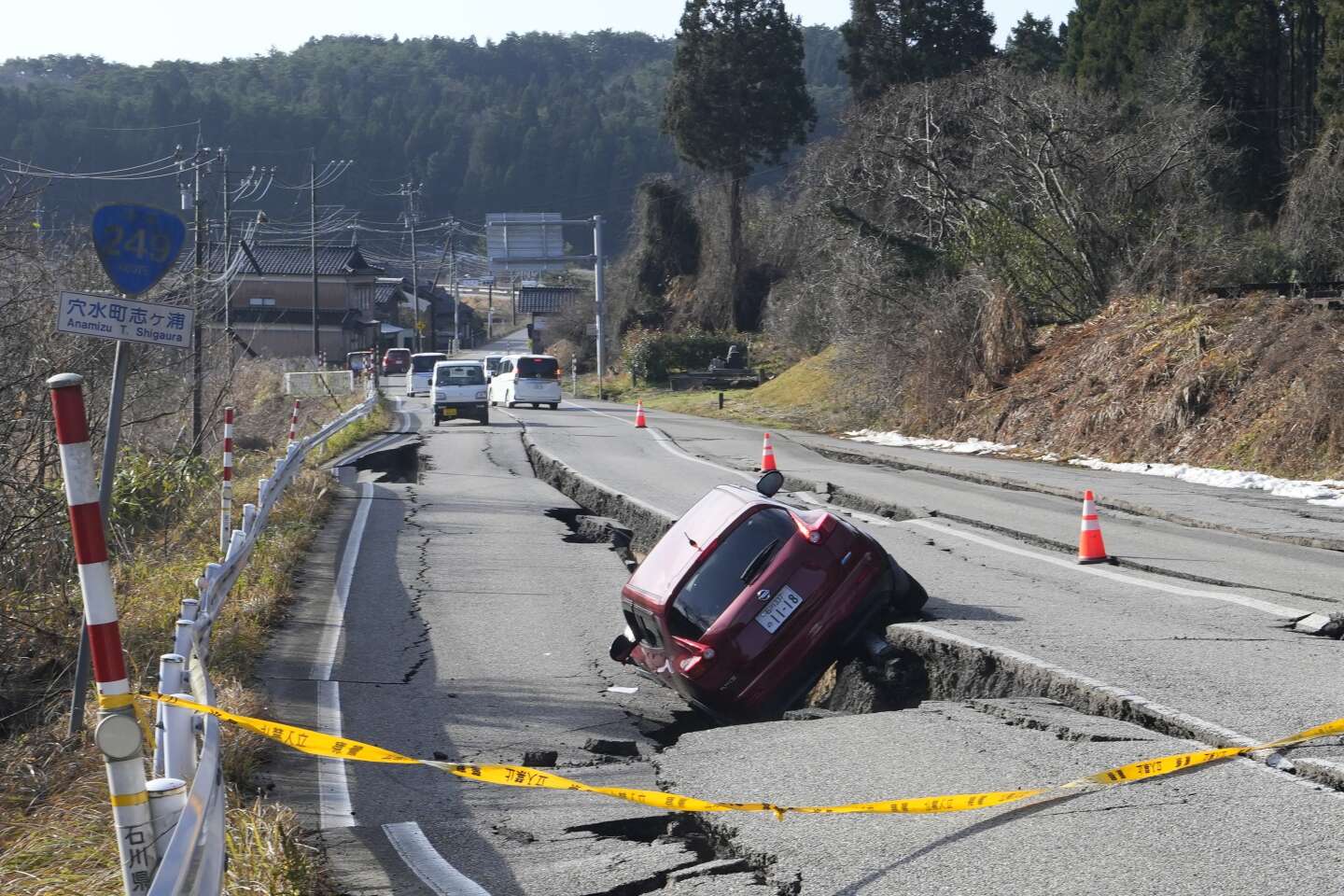 En images : au Japon, d’immenses dégâts après un monstrueux et mortel séisme