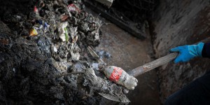 Coca-Cola, sponsor des JO de Paris 2024 et toujours « champion du monde » de la pollution plastique