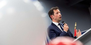 Emmanuel Macron critiqué par les oppositions après avoir évoqué une défense européenne comprenant l’arme nucléaire