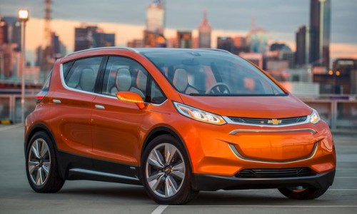 Chevrolet Bolt vs Tesla Model 3 : le match des voitures électriques populaires en 2017 ?