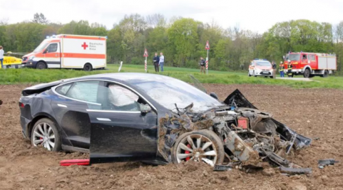 Suite à un accident d’une Model S, Telsa ne peut plus parler de la fonction Autopilot en Allemagne