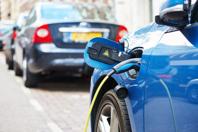 Comment les assurances automobiles s’adaptent aux véhicules électriques ?