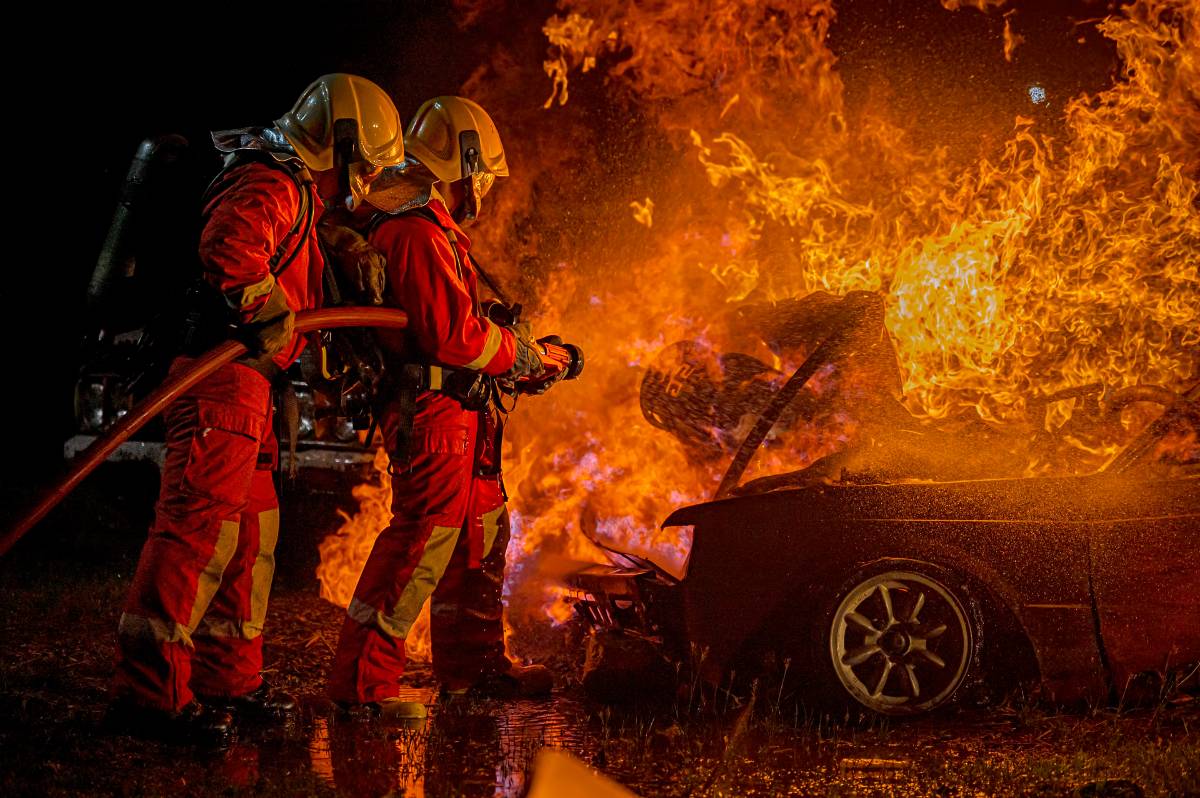 Pourquoi les incendies de voitures électriques sont-ils si redoutables ?