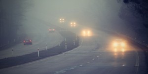 Faire face au brouillard : quand et comment utiliser les feux de brouillard ?