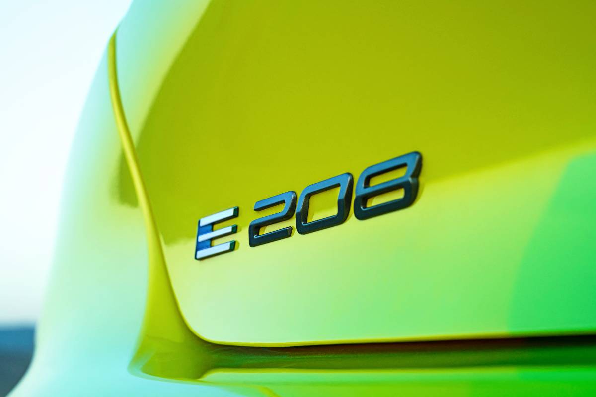 Peugeot surprend tout le monde avec cette décision pour la 208 électrique