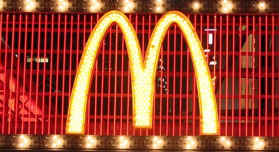 Pourquoi McDonald’s Europe n’interdira plus la volaille nourrie aux OGM