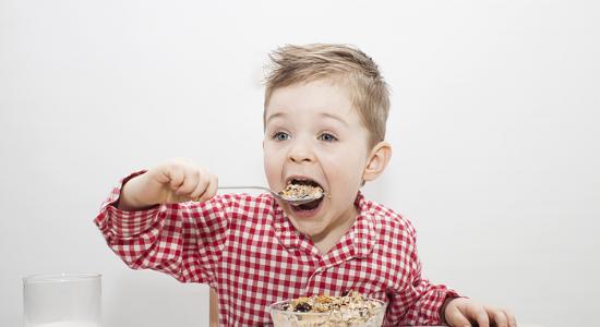 Beaucoup trop de sucre dans les céréales pour enfants