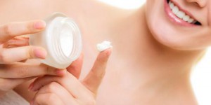 Crèmes visage bio : 10 soins anti-froid pour un hiver tout en douceur
