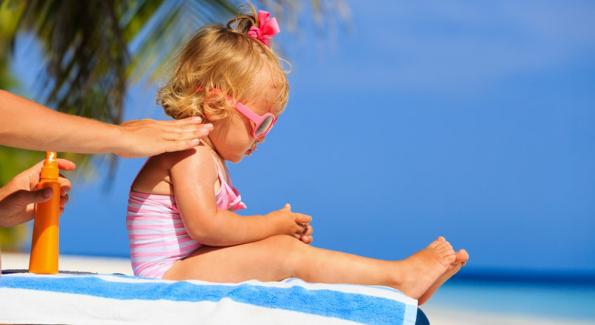 Non, les crèmes solaires bio ne sont pas dangereuses pour vos enfants