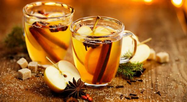 Découvrez le jus de pomme chaud, boisson réconfortante aux épices