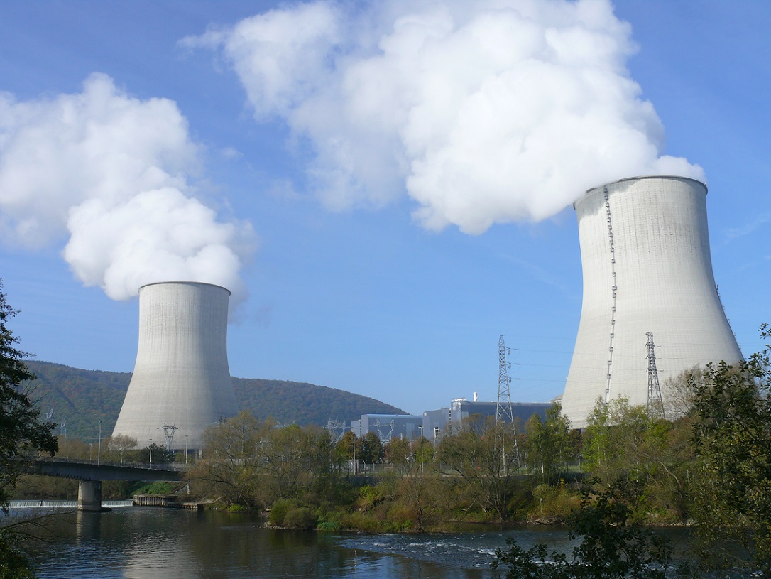 Hulot refait la loi sur la réduction de la part du nucléaire!