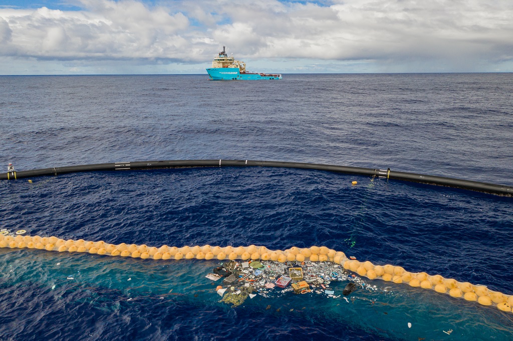 The Ocean Cleanup réussit un premier test de dépollution du 7e continent