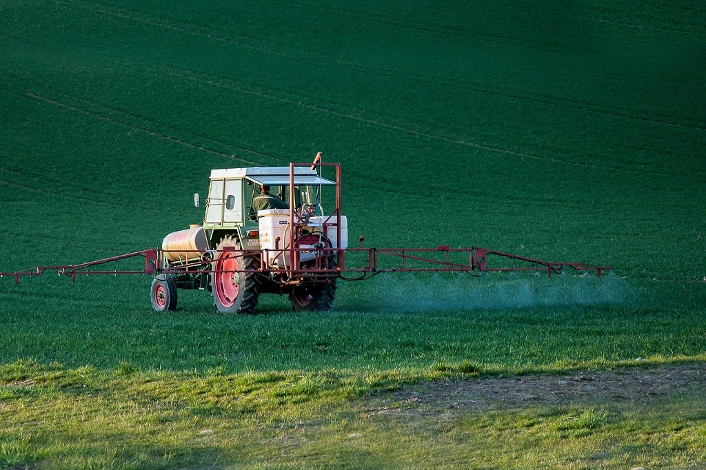 La surveillance de 32 pesticides dans l’air devient prioritaire
