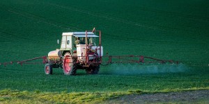 La surveillance de 32 pesticides dans l’air devient prioritaire