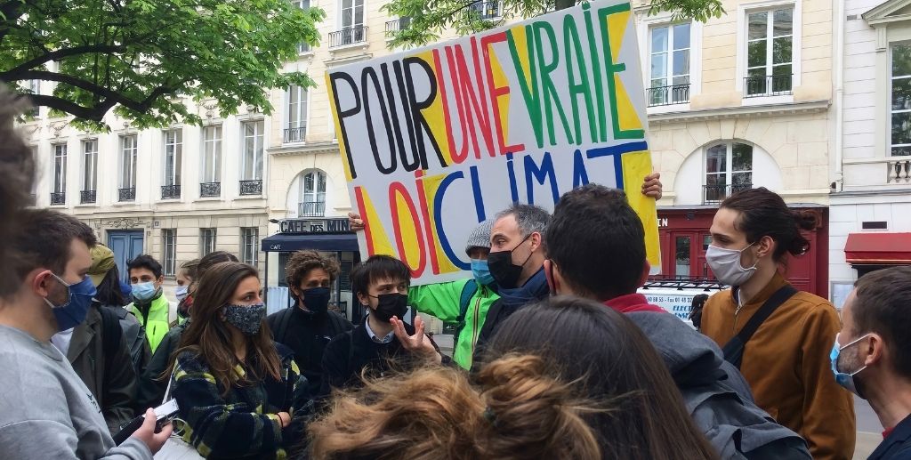 Place Édouard Herriot : un lieu de débat autour de la loi Climat (Reportage)